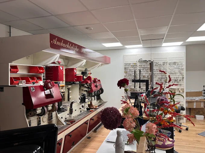 Sleutelmachines in de werkplaats van Schoenmakerij Zeist in Zeist